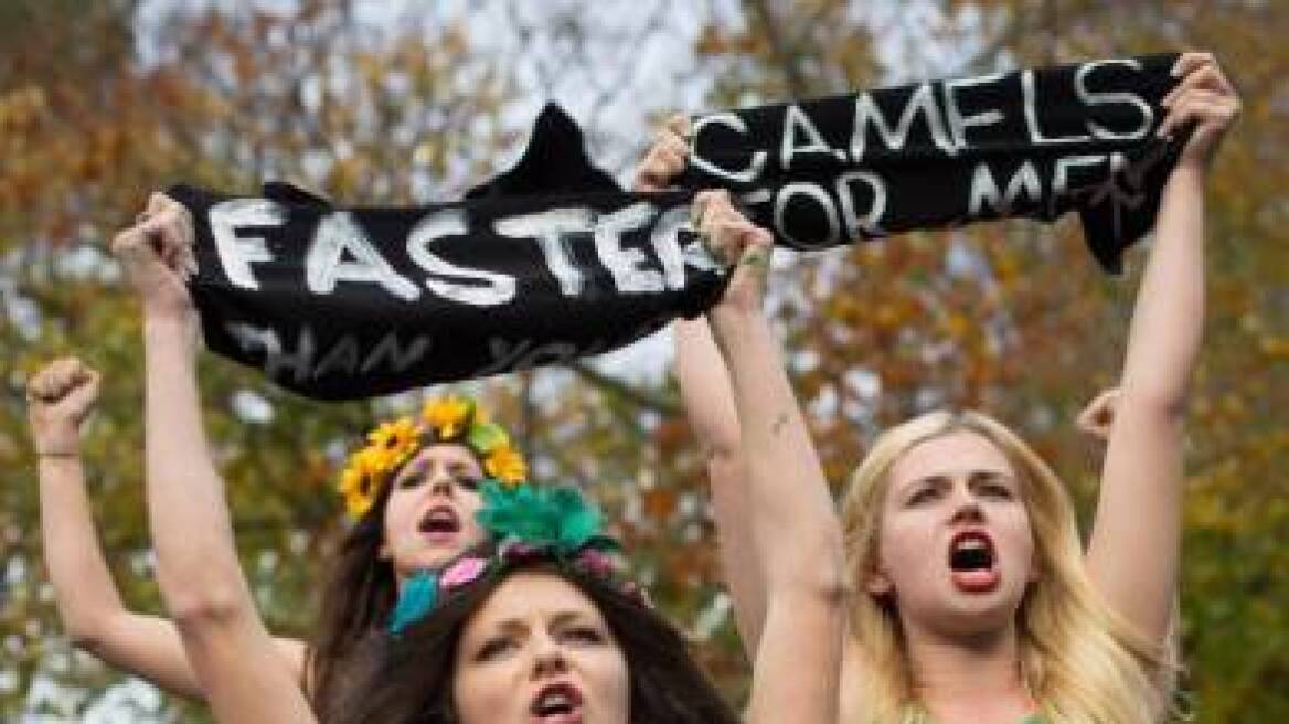 Oι γυμνόστηθες Femen θέλουν τις γυναίκες της Σαουδικής Αραβίας... στο τιμόνι! 